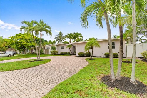 261 Se 8th St, Pompano Beach, FL, 33060-8443 | Card Image