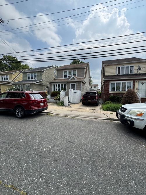 19 Jacob St, Elmont, NY, 11003-1817 | Card Image