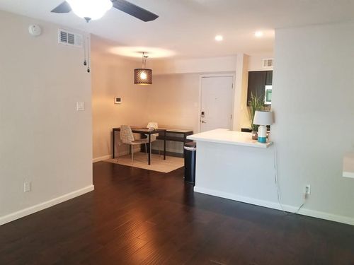apt-559-4633 Wild Indigo St, Houston, TX, 77027-7046 | Card Image