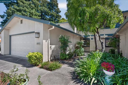 1892 London Dr, Benicia, CA, 94510-1367 | Card Image