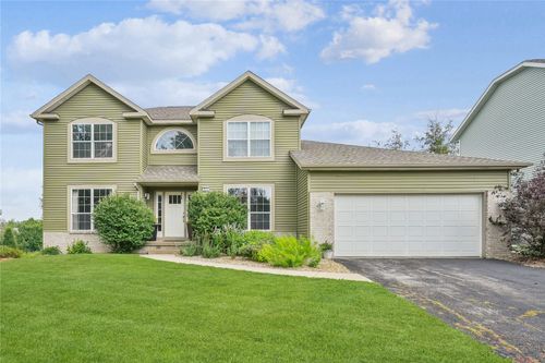411 Cobble Stone Dr Nw, Cedar Rapids, IA, 52405-5339 | Card Image