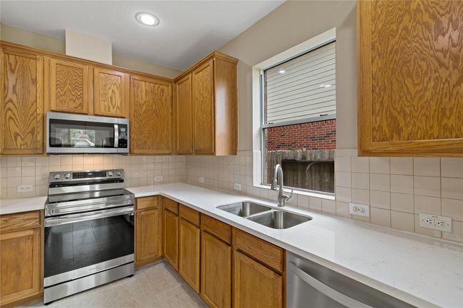 2609 Hewn Rock Way, House other with 4 bedrooms, 3 bathrooms and 2 parking in Pearland TX | Image 6