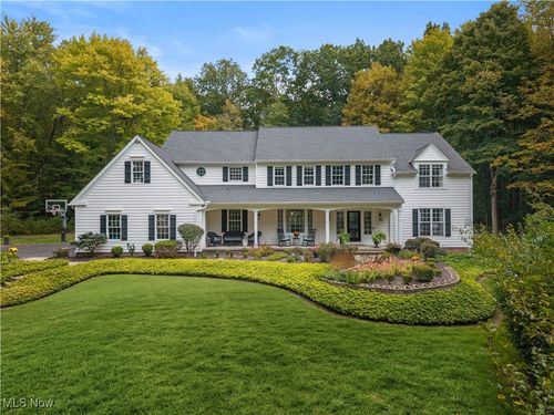 8699 Chase Dr, Chagrin Falls, OH, 44023-1803 | Card Image