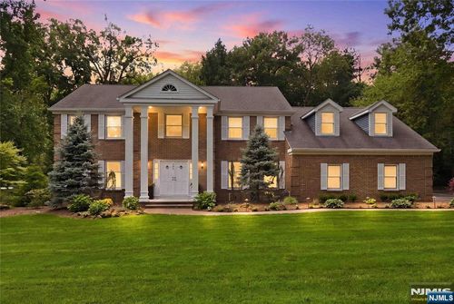 700 Oak Ln, Franklin Lakes, NJ, 07417-2309 | Card Image