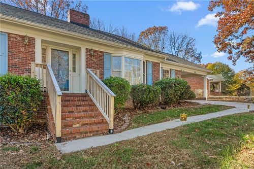 707 Willowmoore Ave, Thomasville, NC, 27360-2934 | Card Image