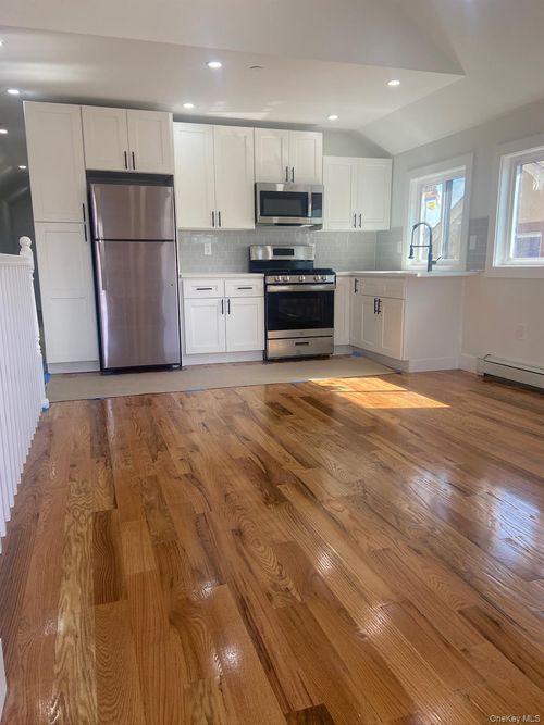 121 195th St, Springfield Gardens, NY, 11413-1136 | Card Image