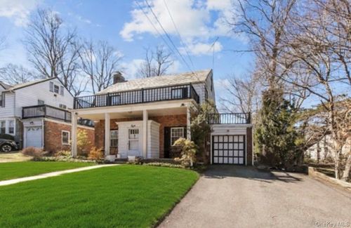 8 Plymouth Rd, Great Neck, NY, 11023-2308 | Card Image
