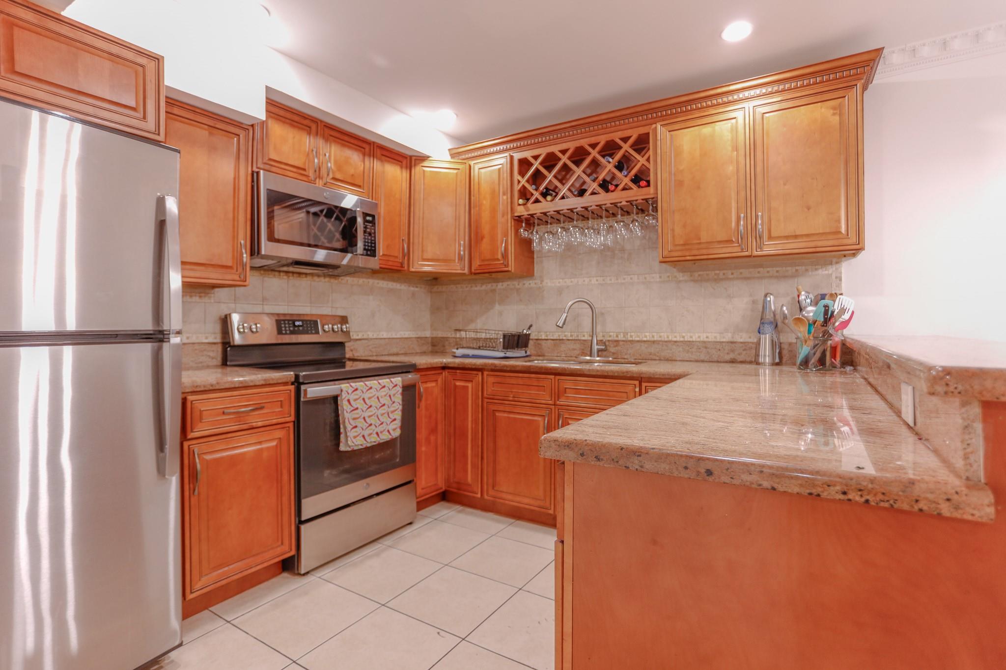 Canterbury Ln, Tamarac, FL 33319