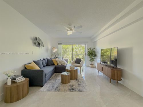 apt-107-250 181st Dr, Sunny Isles Beach, FL, 33160-2731 | Card Image