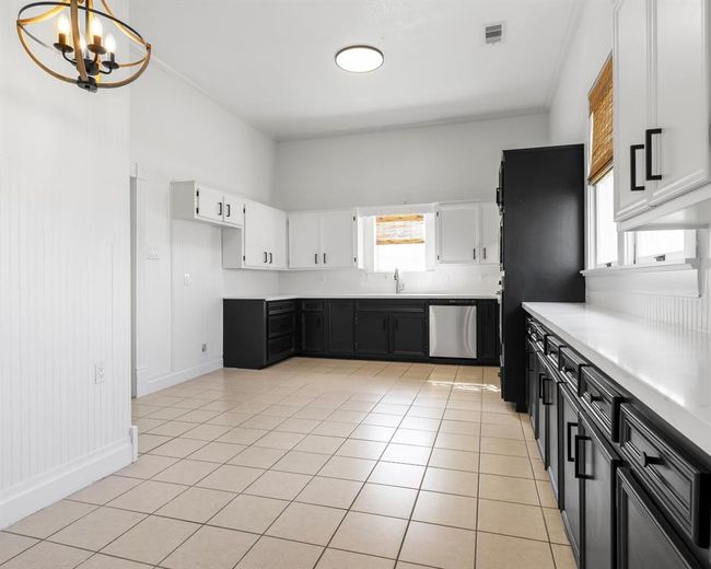 Huge Kitchen | Image 13