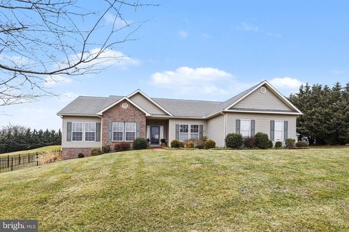 36 W Summit Dr, LITTLESTOWN, PA, 17340-9180 | Card Image