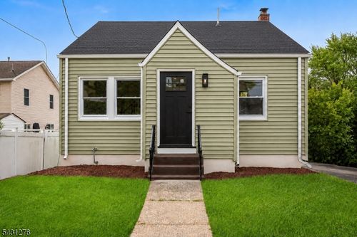 11 Dunkerly St, Totowa, NJ, 07512-2408 | Card Image
