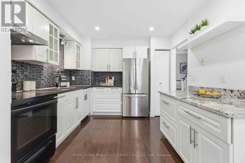 31 Thatcher'S Mill Way, Markham (Bullock), ON, L3P3T2 | Card Image