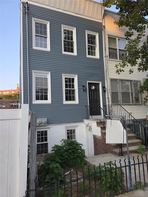 791 Logan St, Brooklyn, NY, 11208-6025 | Card Image