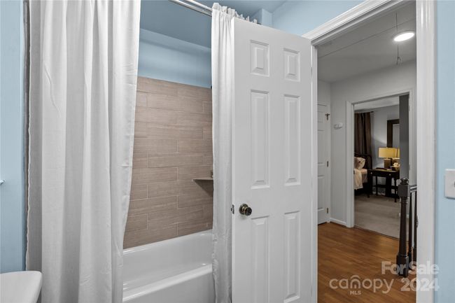 Secondary bathroom | Image 29
