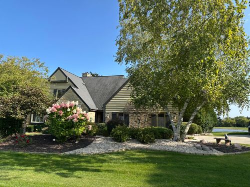 2627 W Lake Isle Dr, Mequon, WI, 53092-2451 | Card Image