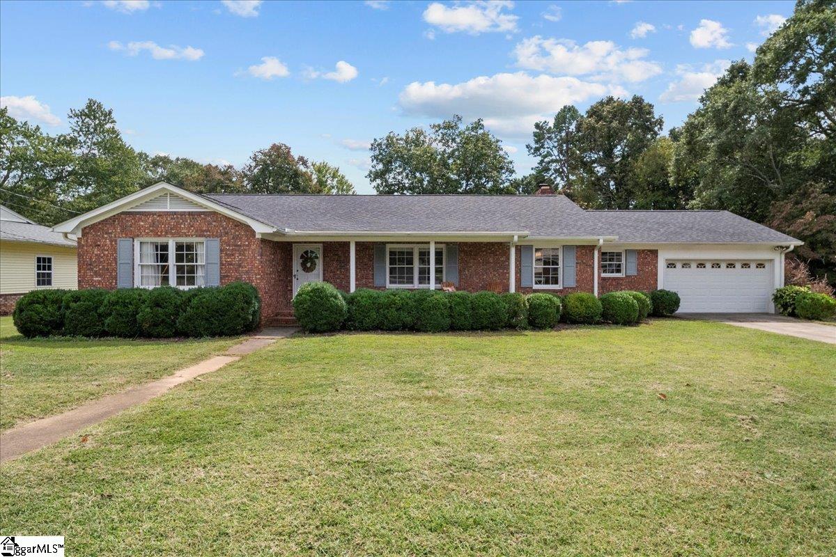 Woodbury Cir, Taylors, SC 29687