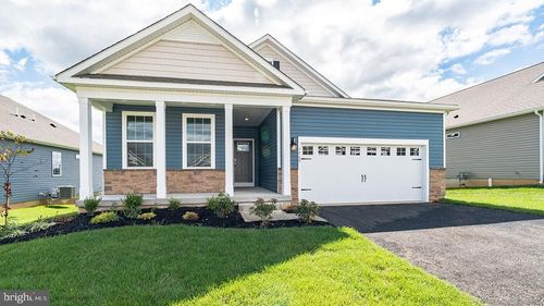 7958 Golden Ln, BREINIGSVILLE, PA, 18031-8748 | Card Image