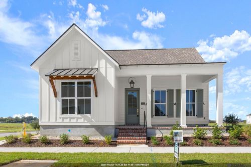 14332 Farris Dr, Baton Rouge, LA, 70817-5272 | Card Image