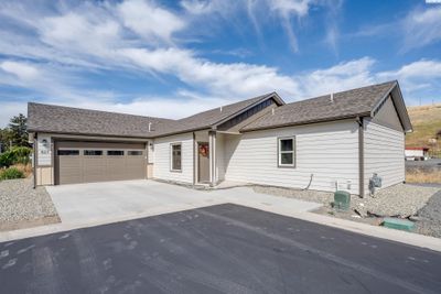 827 Ackerman Lane, Home with 2 bedrooms, 1 bathrooms and null parking in Colfax WA | Image 1