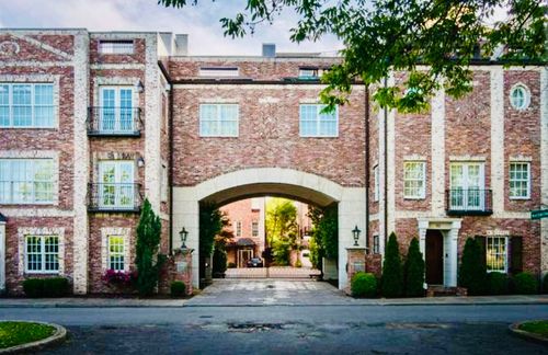 102 W End Close, Nashville, TN, 37205-2454 | Card Image