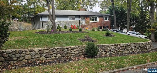 11 Surrey Pl, Hawthorne, NJ, 07506-3119 | Card Image