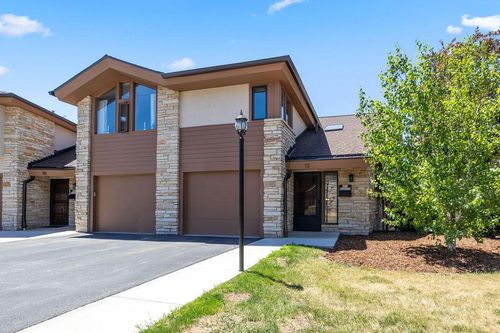 d12-N89W16337 Main Street, Menomonee Falls, WI, 53051 | Card Image