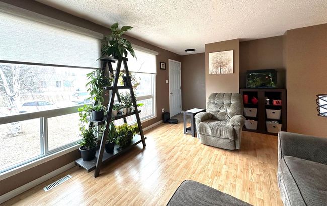 4922 53 Avenue, House other with 4 bedrooms, 1 bathrooms and 3 parking in Kitscoty AB | Image 8