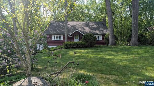 31 Cascade Way, Butler, NJ, 07405-1901 | Card Image