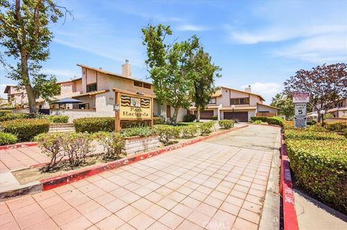 910 N Redding Way, Upland, CA, 91786-3818 | Card Image
