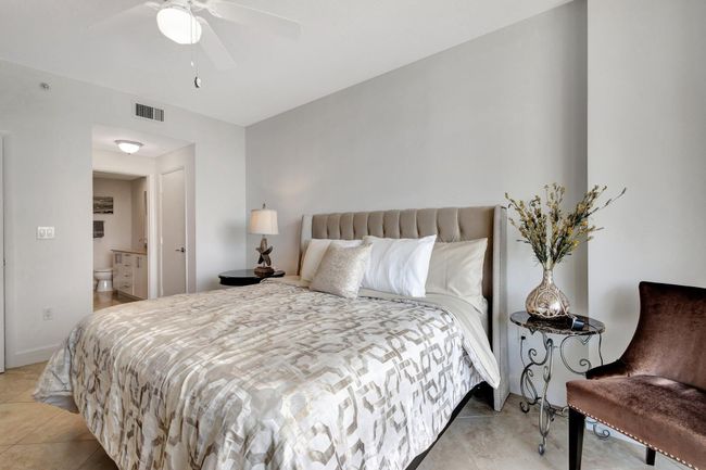APT-504 - 550 Okeechobee Blvd, Condo with 2 bedrooms, 2 bathrooms and null parking in West Palm Beach FL | Image 12
