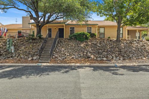 426 Summit Circle, Fredericksburg, TX, 78624 | Card Image