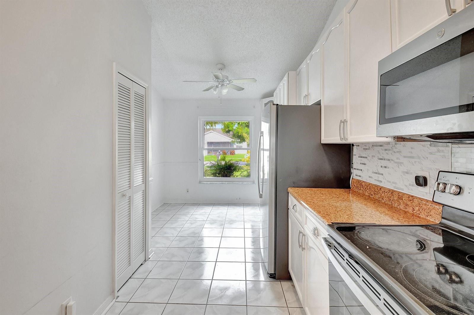 Residential Lease in Lake Worth 5