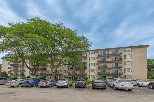 a320-5506 Lincoln Ave, Morton Grove, IL, 60053-3405 | Card Image