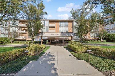 328 - 1301 N Western Avenue, Condo with 2 bedrooms, 2 bathrooms and 2 parking in Lake Forest IL | Image 1