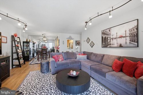 229-s-100 West Ave, JENKINTOWN, PA, 19046-2625 | Card Image