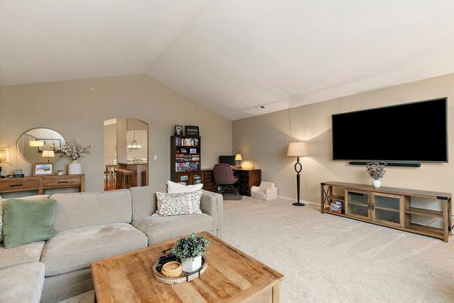 2618 - 2618 Maple Cir, Condo with 2 bedrooms, 2 bathrooms and 4 parking in West Dundee IL | Image 4