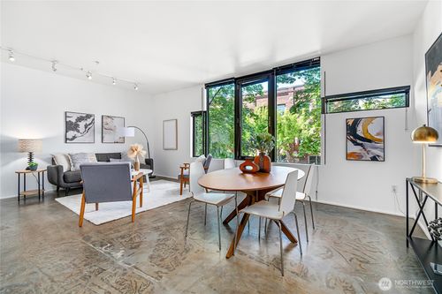 apt-203-1111 E Pike St, Seattle, WA, 98122-3992 | Card Image