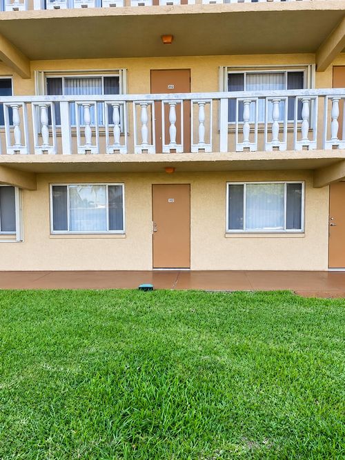 112-100 Village Green Cir E, Palm Springs, FL, 33461-6516 | Card Image