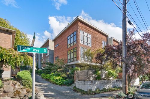 1211 S Grand St, Seattle, WA, 98144-4137 | Card Image
