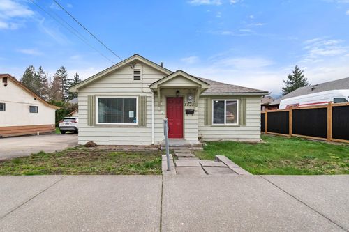 8825 Edward St, Chilliwack, BC, V2P4C8 | Card Image