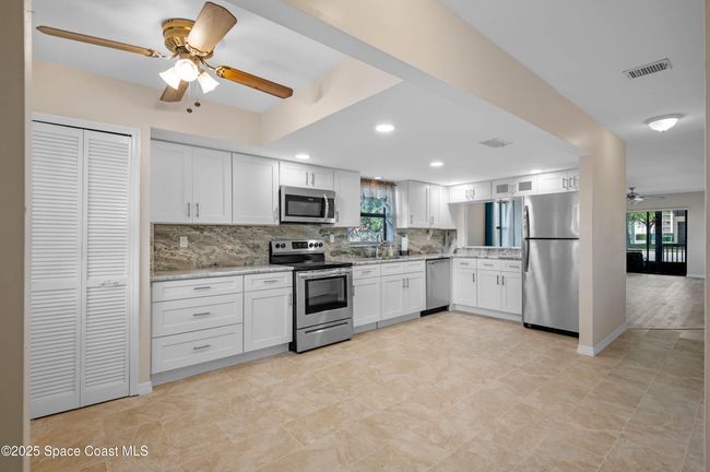 Kitchen | Image 12