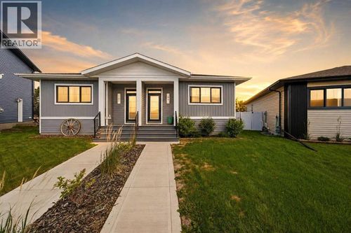 99 Gray Close, Sylvan Lake, AB, T4S0W4 | Card Image