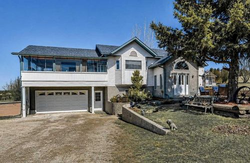 308 11th Avenue, Beaverlodge, AB, T0H0C0 | Card Image