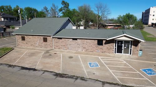1002 E Cherry St, Cushing, OK, 74023-4102 | Card Image