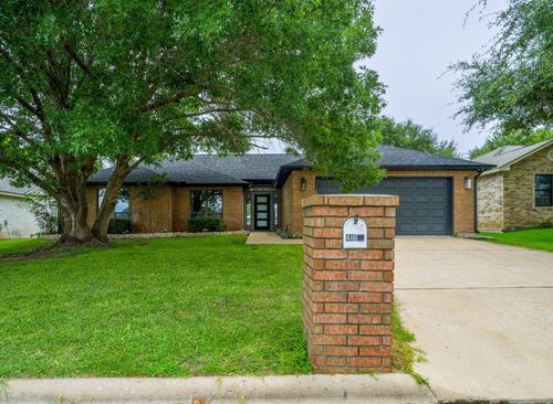 416 Spyglass St, Meadowlakes, TX, 78654-6418 | Card Image