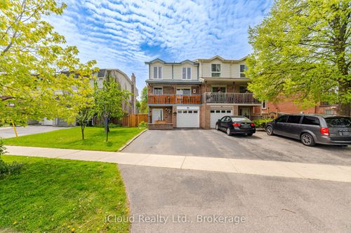 82 English Street, Brampton, ON, L6X2P6 | Card Image