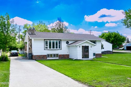317 2nd St Se, Stanley, ND, 58784-4024 | Card Image