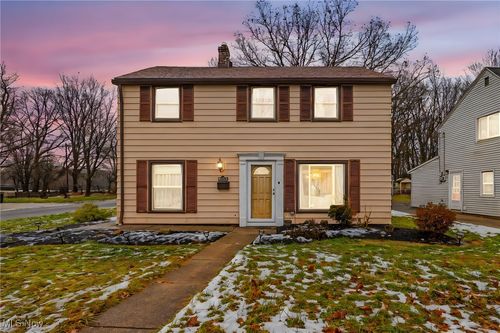 7265 Parma Park Blvd, Parma, OH, 44130-5003 | Card Image