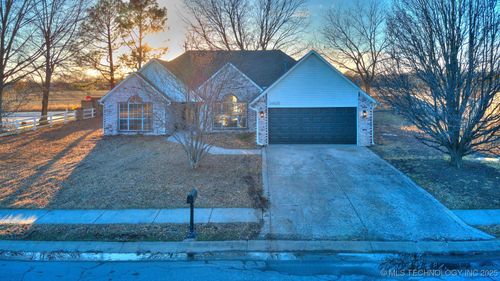 26520 Arrowood Drive, Claremore, OK, 74019 | Card Image